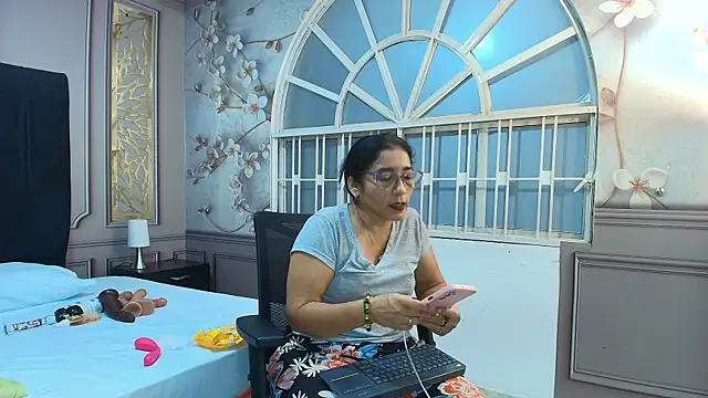 mature bigass   online show from January 15, 2026, 12:10 pm