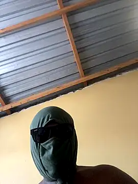 Snapshot of Tranzche chatting on November 4, 2025, 10:03 am Tranzche online show from November 4, 2025, 10:03 am