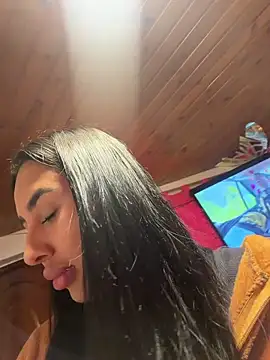 Anily Lovely online show from February 16, 2026, 11:01 pm