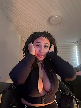 Snapshot of Anily_Lovely chatting on July 5, 2026, 9:44 pm Anily Lovely online show from July 5, 2026, 9:44 pm