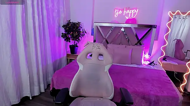 Daphnne tay online show from February 26, 2025, 3:32 am