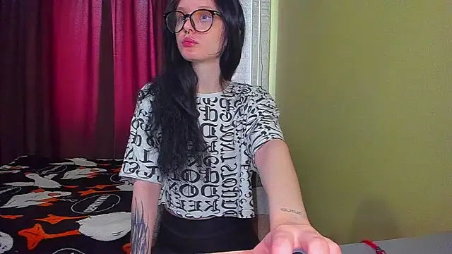 Hi Kitti online show from March 11, 2025, 6:53 am