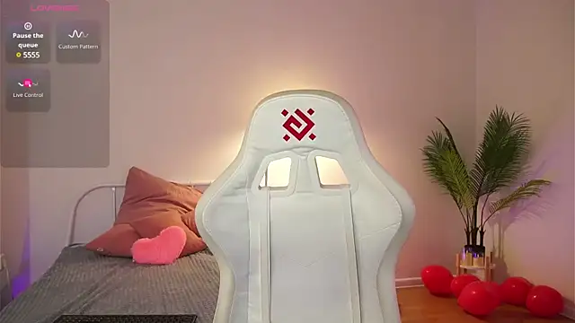 Snapshot of tender_babyy chatting on March 6, 2025, 11:36 am tender babyy online show from March 6, 2025, 11:36 am