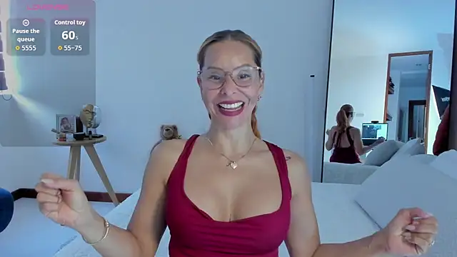 AvaCollinss online show from October 21, 2025, 6:52 pm