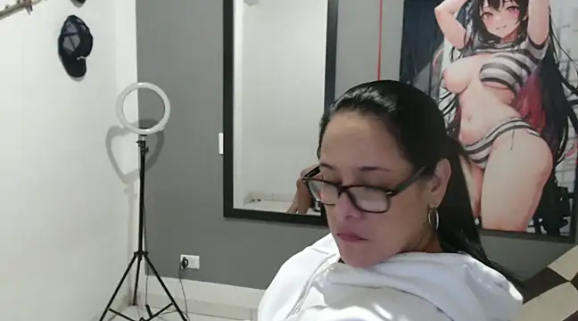 Snapshot of Antonella2_4 chatting on February 18, 2025, 2:59 am Antonella2 4 online show from February 18, 2025, 2:59 am