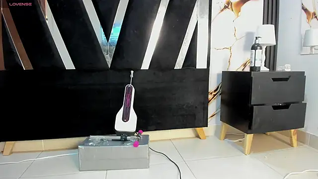 KarinaSimonz online show from December 19, 2025, 7:43 pm