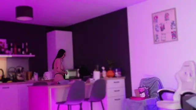 Lorennameliyy online show from December 21, 2025, 5:25 am