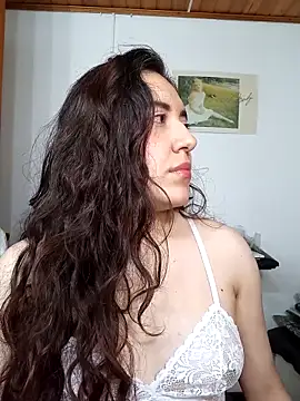 Snapshot of Emi_chik chatting on October 26, 2025, 10:43 am Emi chik online show from October 26, 2025, 10:43 am