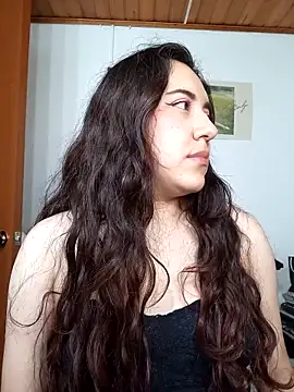 Snapshot of Emi_chik chatting on October 30, 2025, 11:33 am Emi chik online show from October 30, 2025, 11:33 am