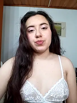 Snapshot of Emi_chik chatting on November 2, 2025, 11:23 am Emi chik online show from November 2, 2025, 11:23 am