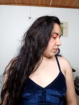 Snapshot of Emi_chik chatting on November 14, 2025, 4:28 pm Emi chik online show from November 14, 2025, 4:28 pm