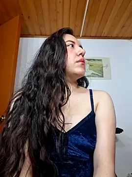 Emi chik online show from March 11, 2026, 11:38 am