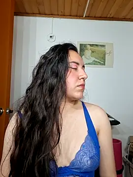 Snapshot of Emi_chik chatting on June 19, 2026, 5:45 am Emi chik online show from June 19, 2026, 5:45 am