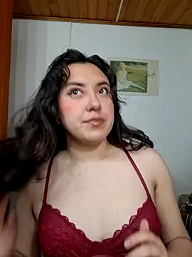 Snapshot of Emi_chik chatting on July 4, 2026, 6:19 am Emi chik online show from July 4, 2026, 6:19 am