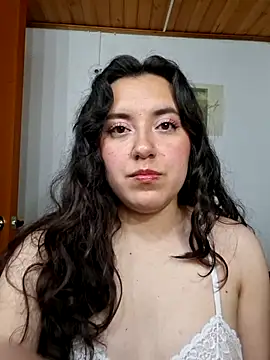 Snapshot of Emi_chik chatting on July 5, 2026, 7:59 am Emi chik online show from July 5, 2026, 7:59 am