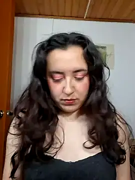 Snapshot of Emi_chik chatting on July 10, 2026, 6:17 am Emi chik online show from July 10, 2026, 6:17 am
