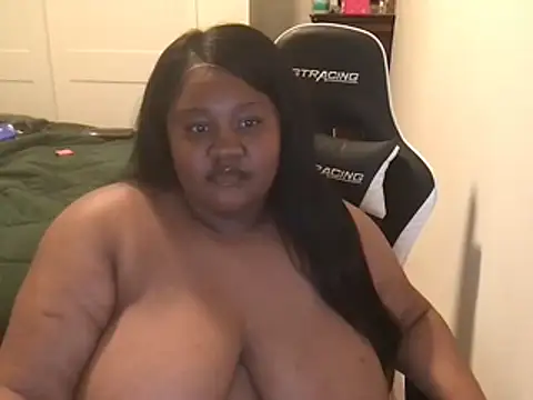 explosivekitty69 online show from November 4, 2025, 6:23 am