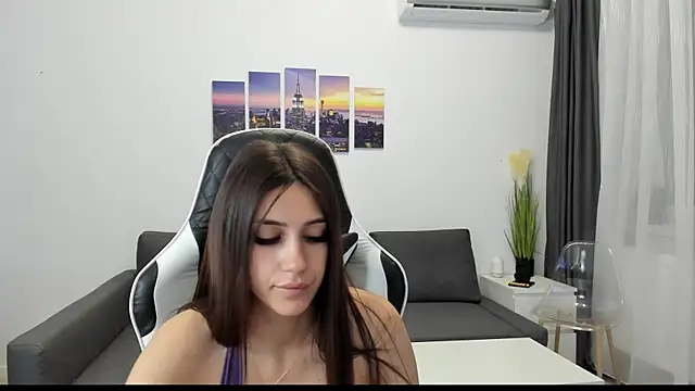 Kimi Ivy online show from October 19, 2025, 4:24 am