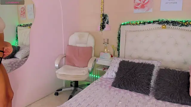 Snapshot of Ashley_Evans18 chatting on December 13, 2024, 11:13 am Ashley Evans18 online show from December 13, 2024, 11:13 am