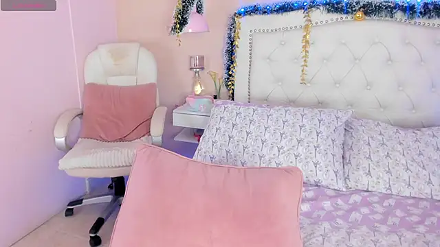 Snapshot of Ashley_Evans18 chatting on December 20, 2024, 3:42 pm Ashley Evans18 online show from December 20, 2024, 3:42 pm