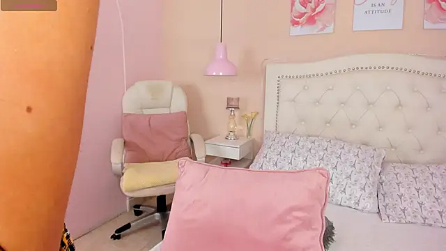 Snapshot of Ashley_Evans18 chatting on February 4, 2025, 2:43 pm Ashley Evans18 online show from February 4, 2025, 2:43 pm