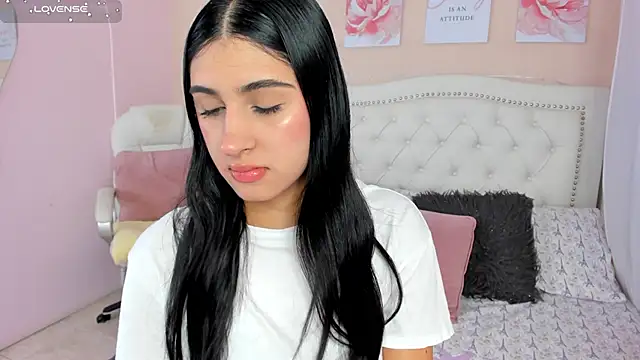 Snapshot of Ashley_Evans18 chatting on February 8, 2025, 11:55 am Ashley Evans18 online show from February 8, 2025, 11:55 am