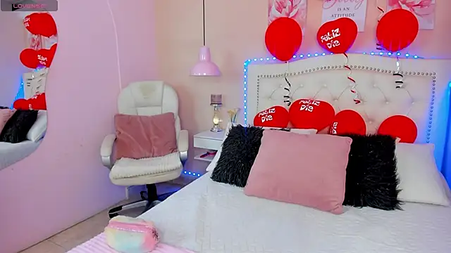 Snapshot of Ashley_Evans18 chatting on February 18, 2025, 1:00 pm Ashley Evans18 online show from February 18, 2025, 1:00 pm