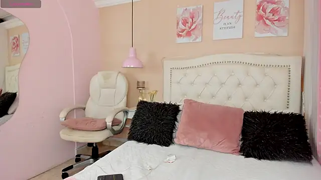 Snapshot of Ashley_Evans18 chatting on March 5, 2025, 12:55 pm Ashley Evans18 online show from March 5, 2025, 12:55 pm