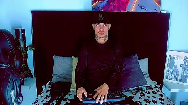 HannibalLester online show from November 26, 2025, 4:46 am