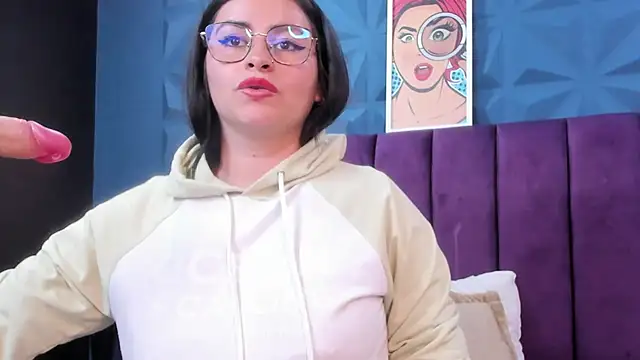 NicoleJonss online show from May 16, 2026, 12:29 am