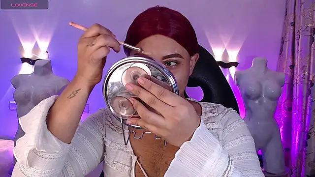 Snapshot of Emili_Roux chatting on February 19, 2026, 12:12 pm Emili Roux online show from February 19, 2026, 12:12 pm