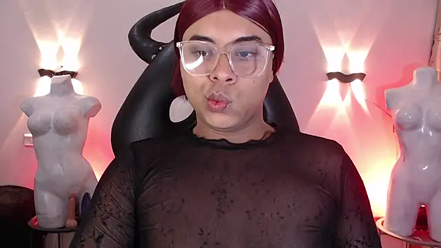 Snapshot of Emili_Roux chatting on February 22, 2026, 5:44 pm Emili Roux online show from February 22, 2026, 5:44 pm