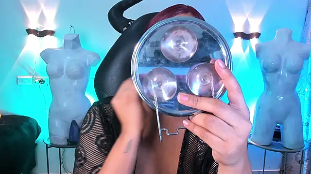 Snapshot of Emili_Roux chatting on February 27, 2026, 9:53 am Emili Roux online show from February 27, 2026, 9:53 am