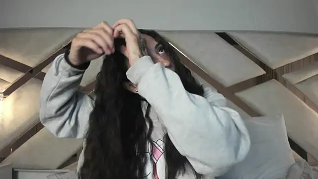 Snapshot of sadashi_moon_ chatting on January 27, 2025, 12:43 am sadashi moon online show from January 27, 2025, 12:43 am