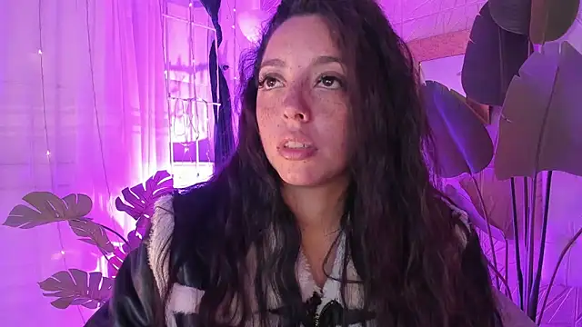 Snapshot of sadashi_moon_ chatting on February 2, 2025, 5:32 am sadashi moon online show from February 2, 2025, 5:32 am