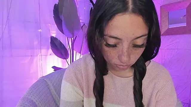 Snapshot of sadashi_moon_ chatting on February 12, 2025, 12:37 am sadashi moon online show from February 12, 2025, 12:37 am