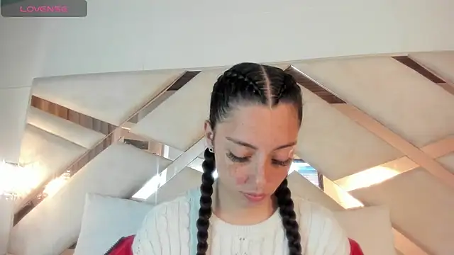 Snapshot of sadashi_moon_ chatting on February 19, 2025, 12:35 am sadashi moon online show from February 19, 2025, 12:35 am