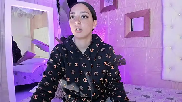 Snapshot of sadashi_moon_ chatting on March 19, 2025, 1:32 am sadashi moon online show from March 19, 2025, 1:32 am