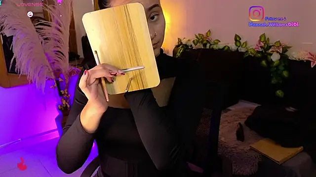 Hannah williams1 online show from December 4, 2025, 8:28 pm