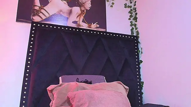 dafne queenn online show from November 9, 2025, 12:47 pm