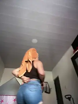Naiara Sex  online show from June 21, 2026, 8:33 pm