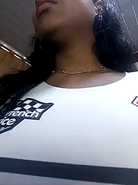 AnnieScott  online show from November 8, 2025, 7:34 pm