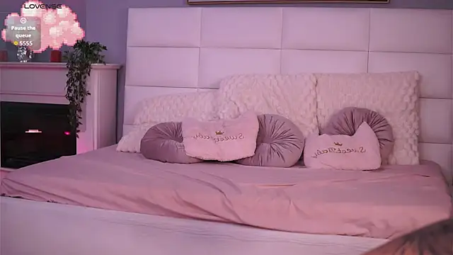 FlirtyFawn online show from December 19, 2025, 1:34 am