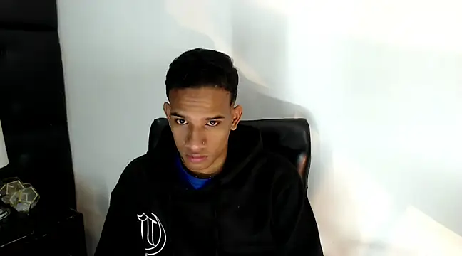 Snapshot of AbrahanBratz chatting on December 10, 2024, 11:32 am AbrahanBratz online show from December 10, 2024, 11:32 am