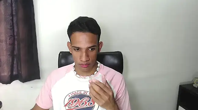 Snapshot of AbrahanBratz chatting on December 28, 2024, 5:46 pm AbrahanBratz online show from December 28, 2024, 5:46 pm