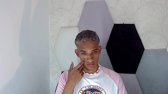 Snapshot of AbrahanBratz chatting on January 10, 2025, 11:43 am AbrahanBratz online show from January 10, 2025, 11:43 am