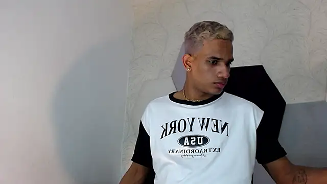 Snapshot of AbrahanBratz chatting on January 11, 2025, 11:24 pm AbrahanBratz online show from January 11, 2025, 11:24 pm