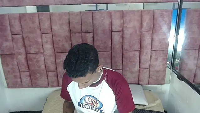 Snapshot of AbrahanBratz chatting on January 15, 2026, 2:43 pm AbrahanBratz online show from January 15, 2026, 2:43 pm