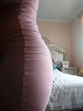 Feathergal69  online show from September 20, 2025, 1:12 pm