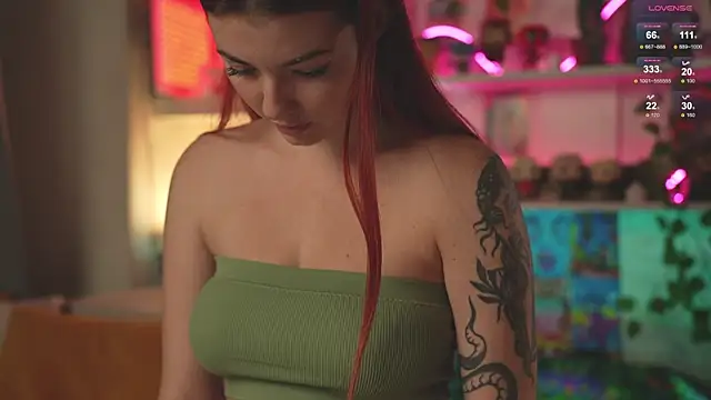 Snapshot of Charmings_054 chatting on February 7, 2025, 5:18 pm Charmings 054 online show from February 7, 2025, 5:18 pm